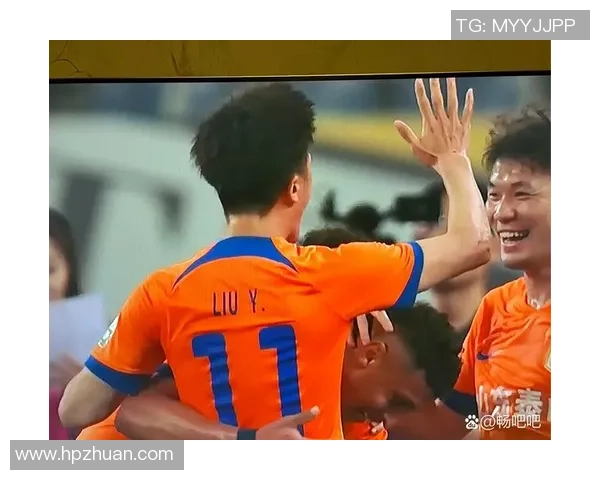 足球有很多精彩瞬间与感人故事让我们共同感受这项运动的魅力与激情